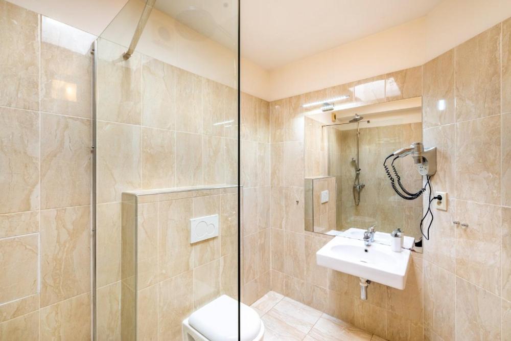 Apartamento Templova - Old Town Large With Terrace